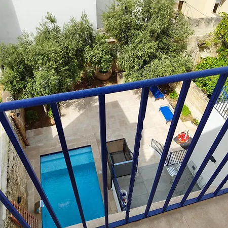 Alba Hotel 2*