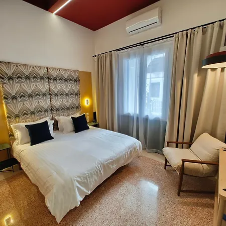 Alba Hotel 2*
